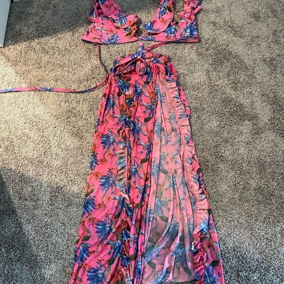 3 piece set.  Top & skirt & swimsuit bottom small .  I’m pink - Picture 6 of 11